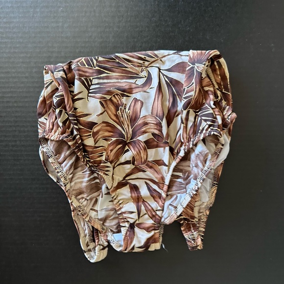 VENUS Swim One Piece - Picture 5 of 7